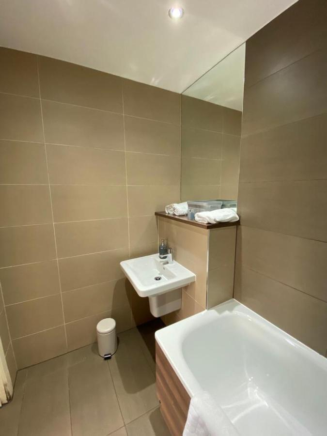 3 Bed Central Apartment *Free Parking On Site* แมนเชสเตอร์ ภายนอก รูปภาพ